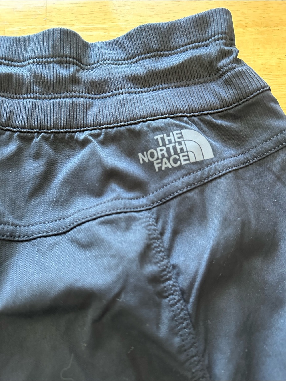 North Face women’s crop track pants large - Picture 4 of 4